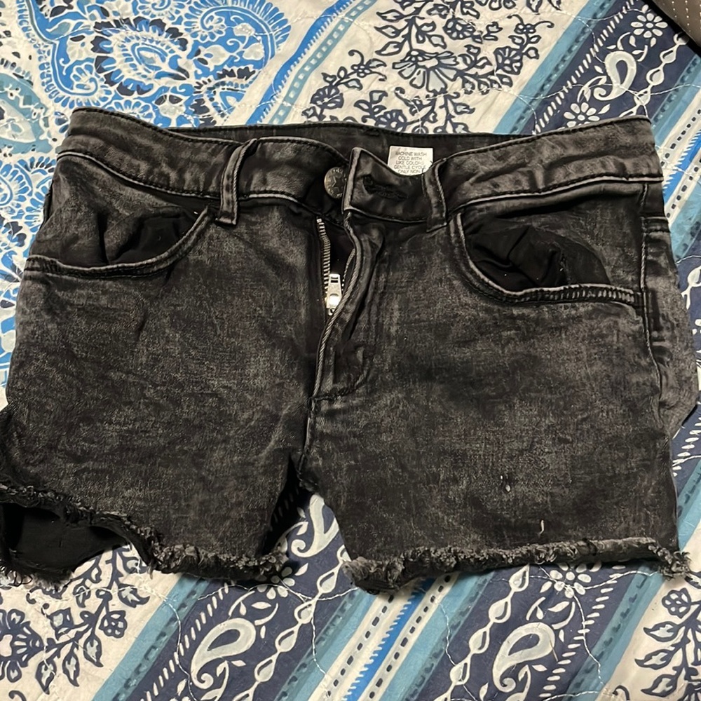 Size 12 in girls black shorts